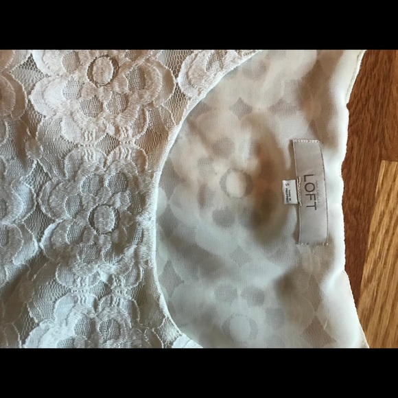 Beautiful Cream Blouse with Sweet Details - Picture 2 of 5